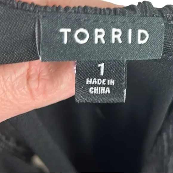 Torrid Black Crinkle Knit Surplice Skater Dress Size 1X - Picture 3 of 12